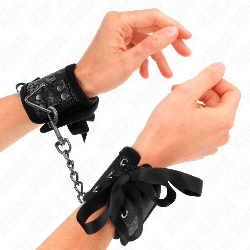 Kink Wrist Restraint-Scandal Manșete pentru Încheieturi Detalii 1 Kink Wrist Restraint-Scandal Manșete pentru Încheieturi Detalii · Bondage & Catuse