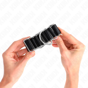 Kink Wrist Restraint-Mansete Subtiri Tip Balamă Negre 8 Kink Wrist Restraint-Mansete Subtiri Tip Balamă Negre · Bondage & Catuse (imaginea 4)