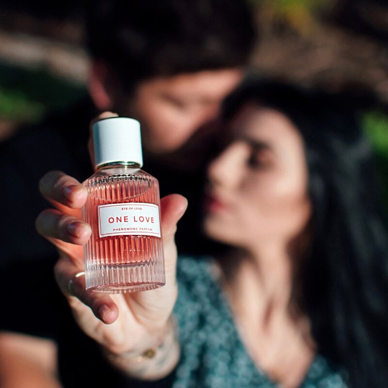 Eye Of Love-Eol Phr Parfum Deluxe 50 ml - One Love 4 Eye Of Love-Eol Phr Parfum Deluxe 50 ml - One Love · Parfumuri & Feromoni (imaginea 4)